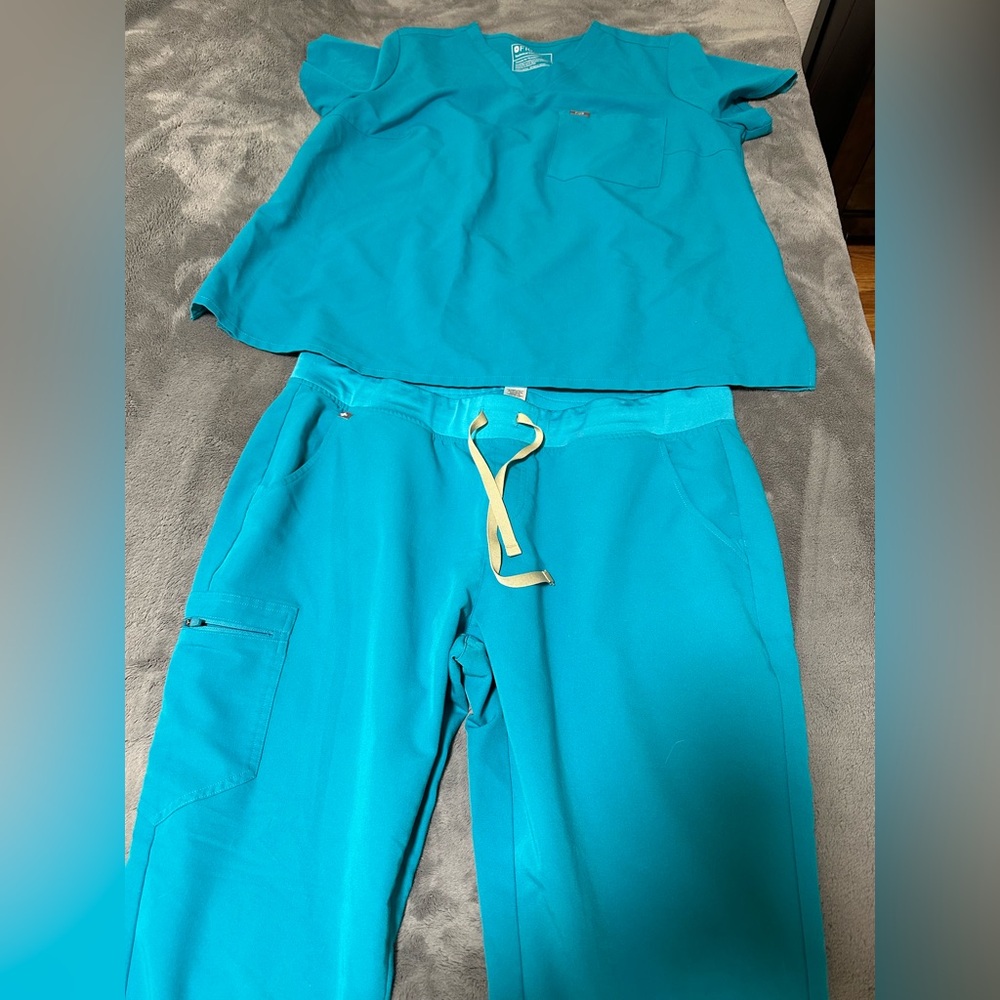 Figs Zamora jogger pants 2XL TALL & Catarina top 3XL. Smoke free home.